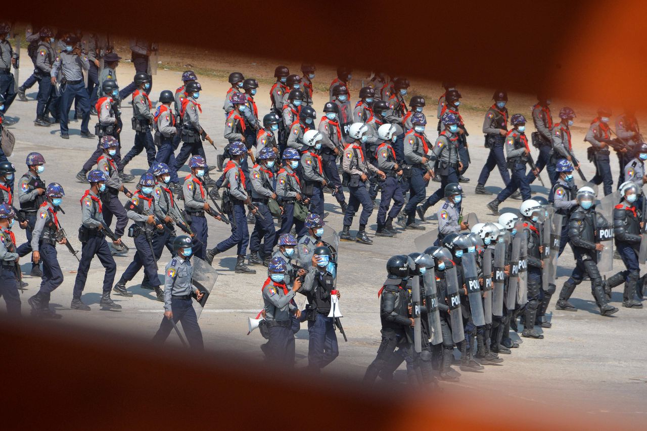 Veiligheidstroepen maken zich op voor nieuwe betogingen in Myanmar.