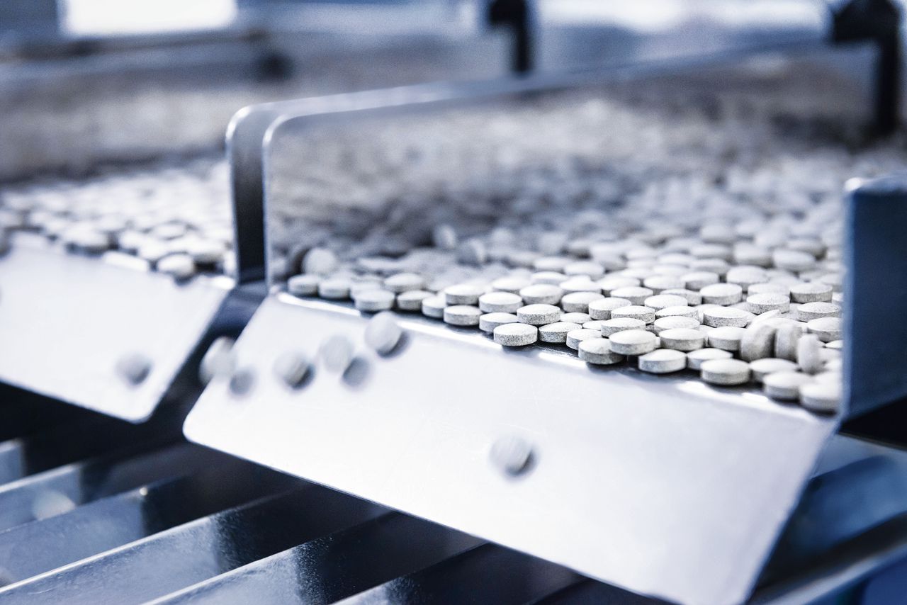 Innogenerics produceert in opdracht van grotere medicijnfabrikanten patentloze pillen. Deze foto is niet in de Leidse medicijnfabriek genomen.