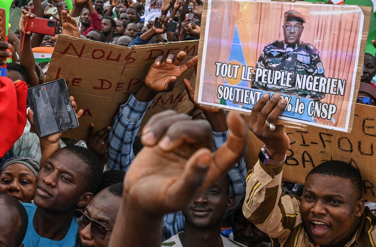 Afrikaanse Unie schorst Niger om coup, neemt kennis van troepenmobilisatie Ecowas 