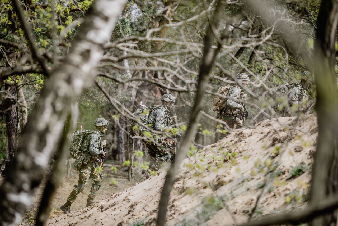 Nieuwe defensie-cao: vooral lagere rangen gaan flink meer verdienen 