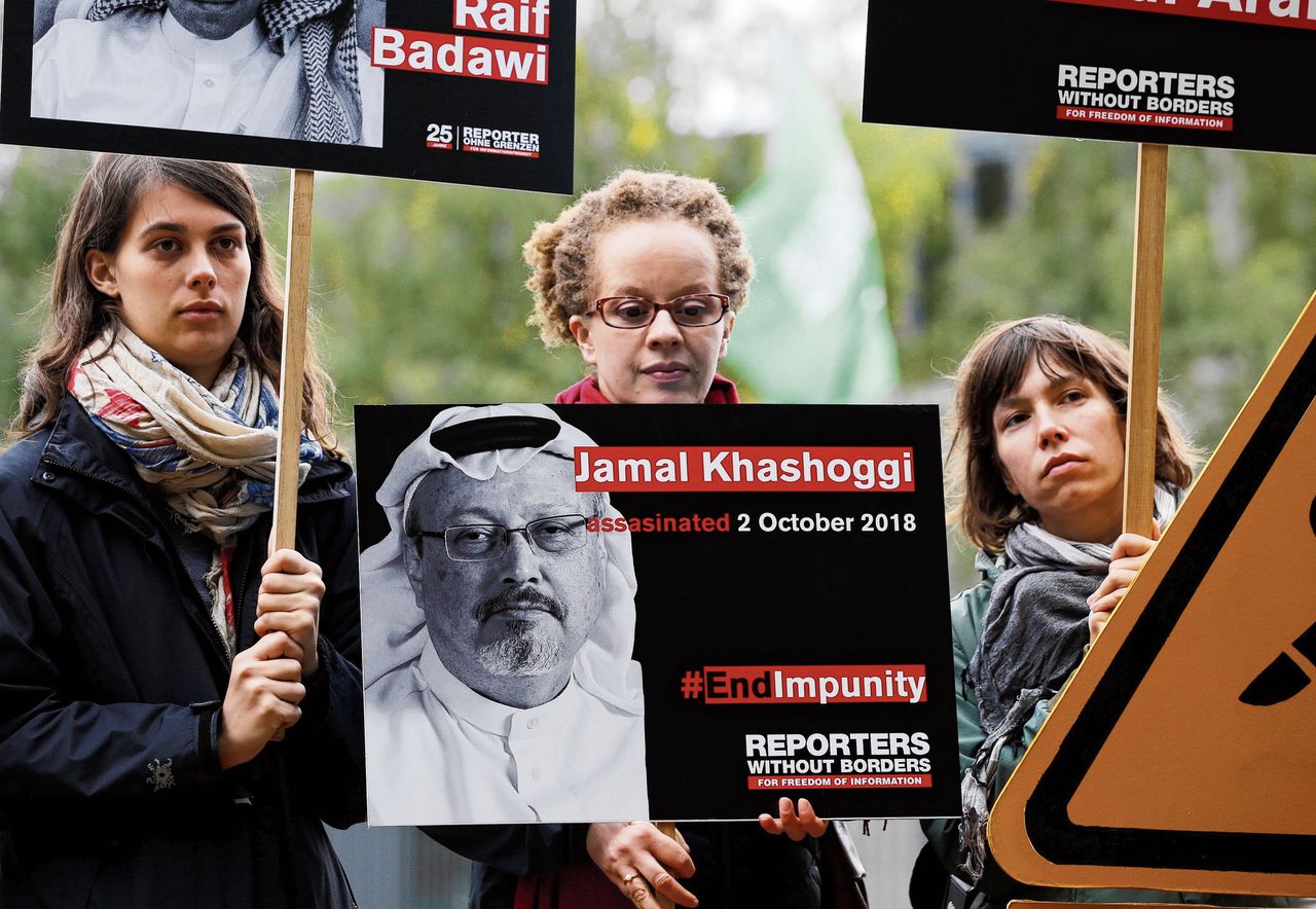 Leden van Reporters Without Borders protesteerden dinsdag voor de Saoedische ambassade in Berlijn, Duitsland.