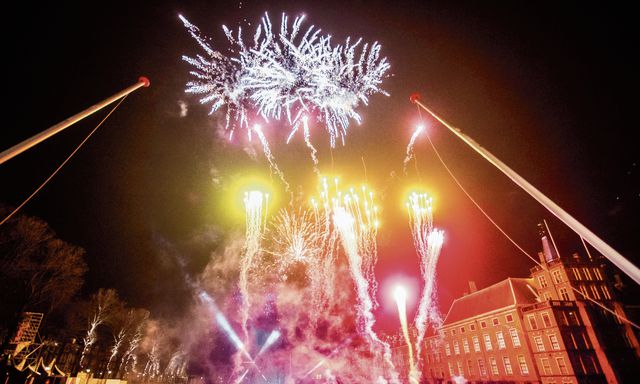 Overal In Nederland Worstelen Gemeenten Met Vuurwerk Nrc