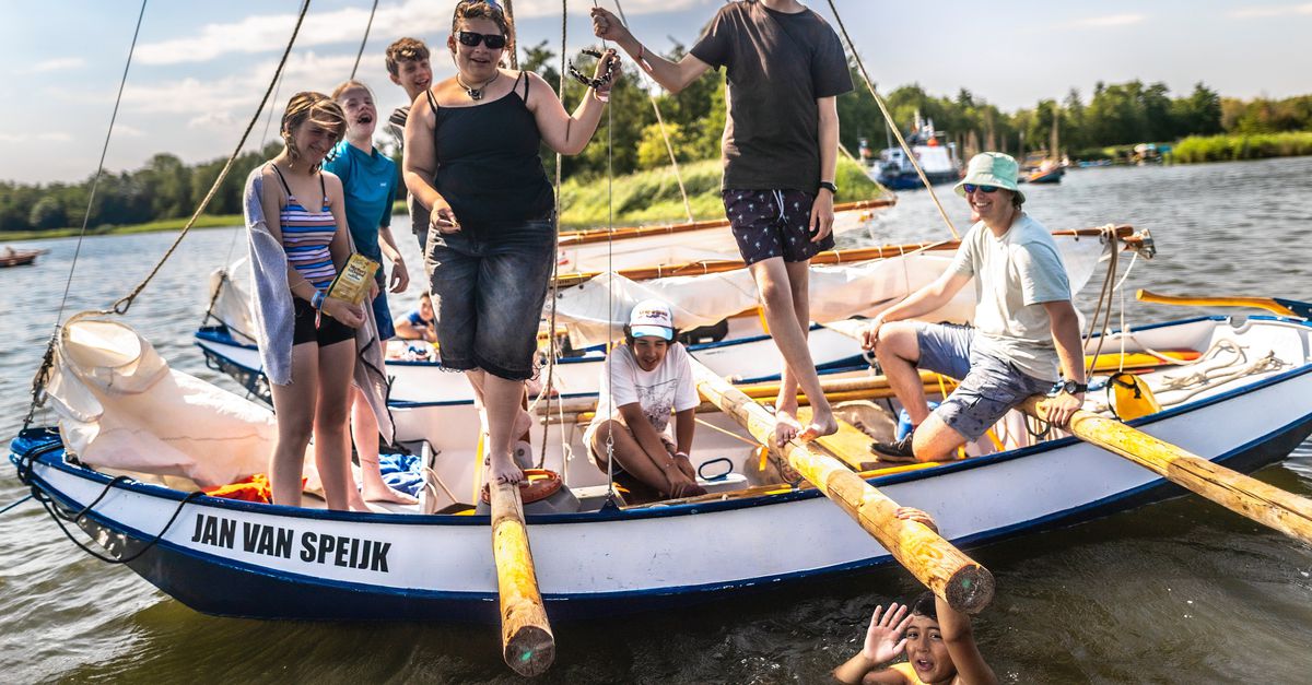 Waterpret in Zeewolde met het nationale scoutingkamp, waar Isa zojuist een levende mossel heeft geli