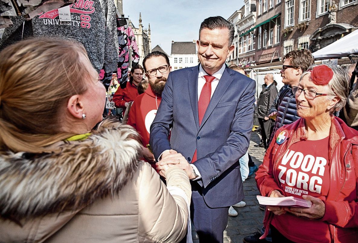 SP-leider Emile Roemer op campagne in Breda.