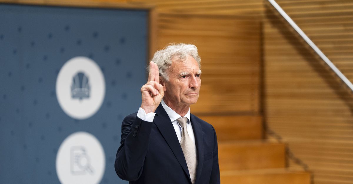 Bij een volgende pandemie moet het onderwijs met aanpassingen open blijven, zei Paul Rosenmöller, tijdens corona voorzitter van de VO-raad