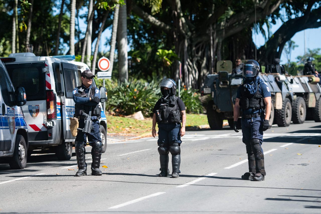 Frankrijk kondigt inzet zeshonderd zwaarbewapende politiemensen aan in Nieuw-Caledonië 