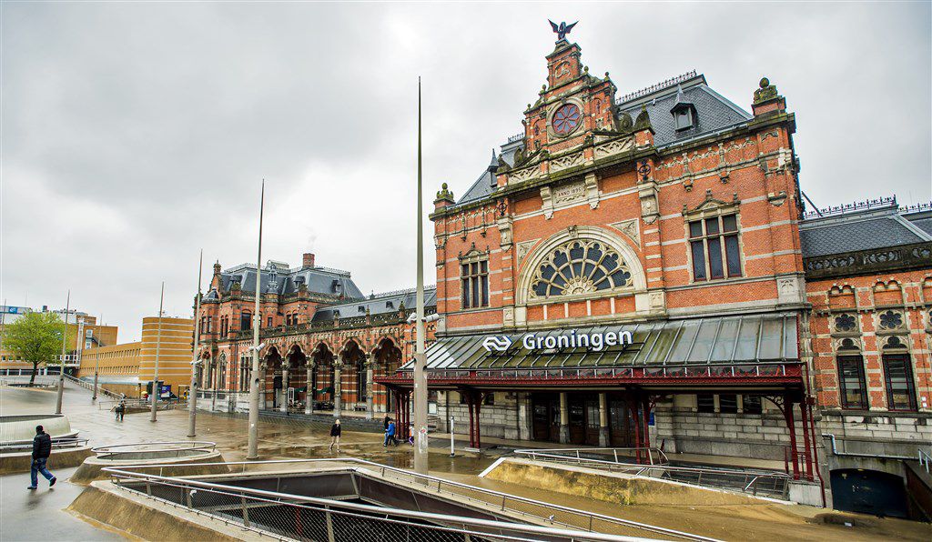 Het Centraal Station van Groningen is een van de stations die vernieuwd wordt.