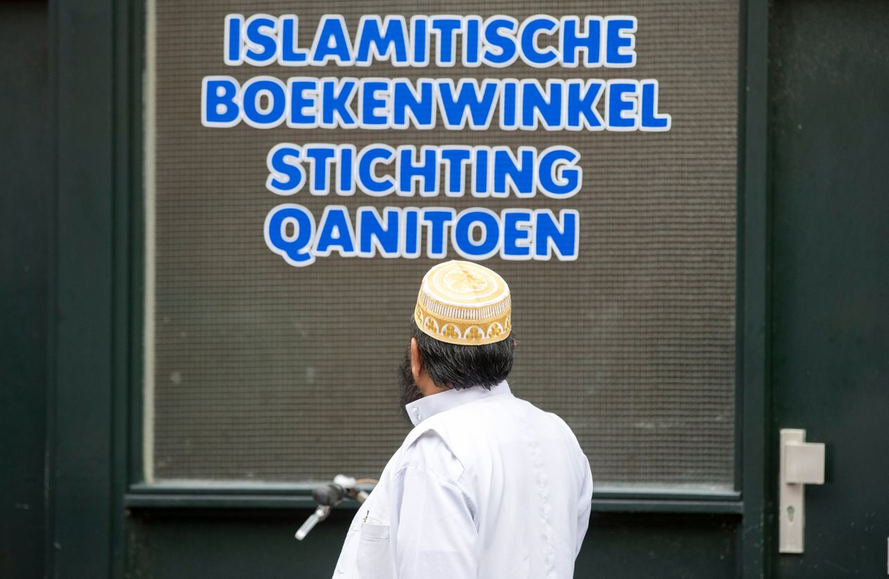 De omstreden imam Fawaz zou een lezing geven maar is niet komen opdagen in verband met een gebiedsverbod in de Haagse Schilderswijk en de wijk transvaal.