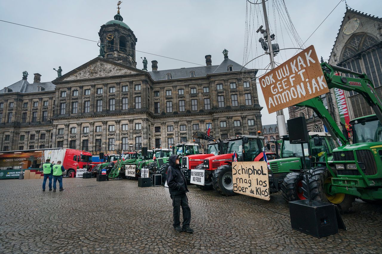 Tientallen actievoerende boeren op weg naar Eindhoven Airport 