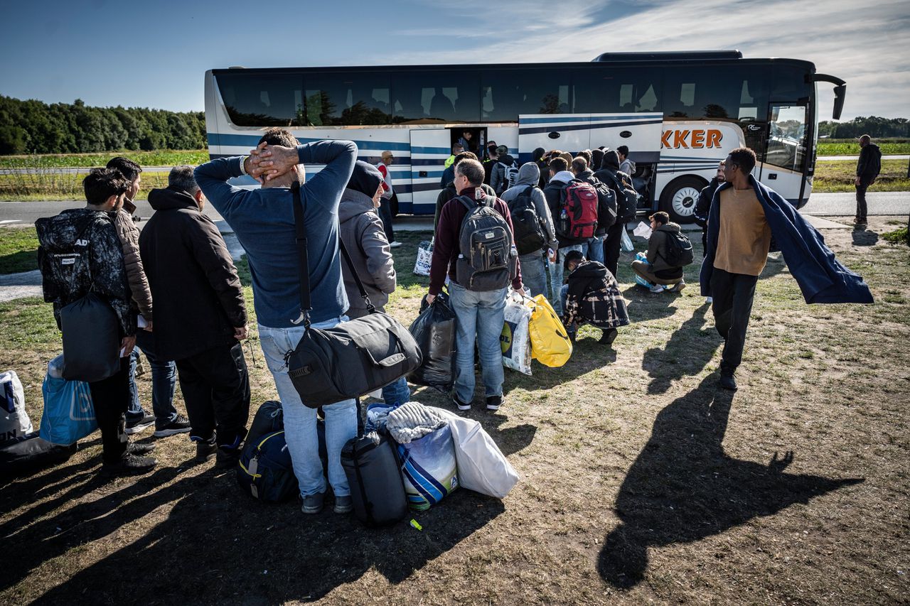 Nederland stevent af op een „maatschappelijk ontwrichtende” asielcrisis 