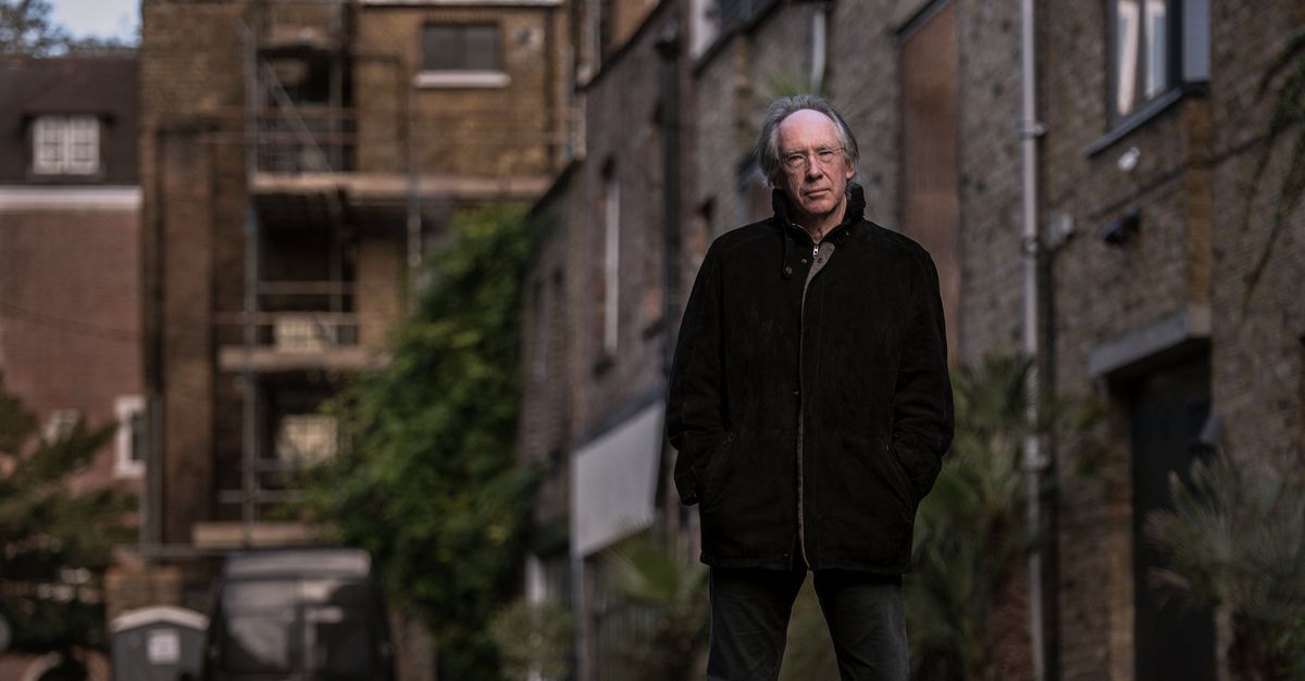 Ian McEwan: ‘Ik denk niet dat we een menselijke robot kunnen maken’ - NRC