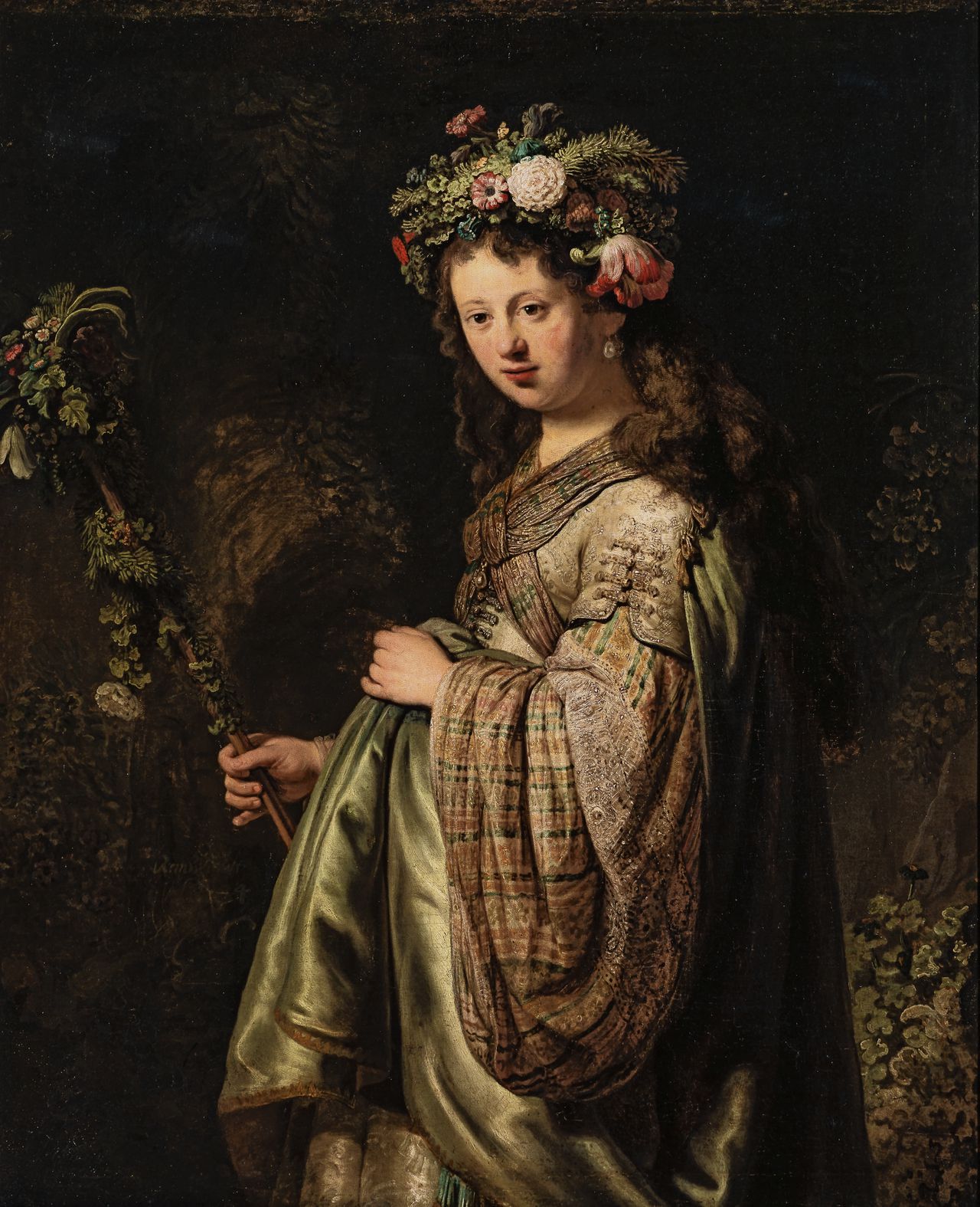 Rembrandt: Flora (1634). Conservator Sokolova prijst hoe Rembrandt een bloemenkroon en jurk in alle details heeft geschilderd.