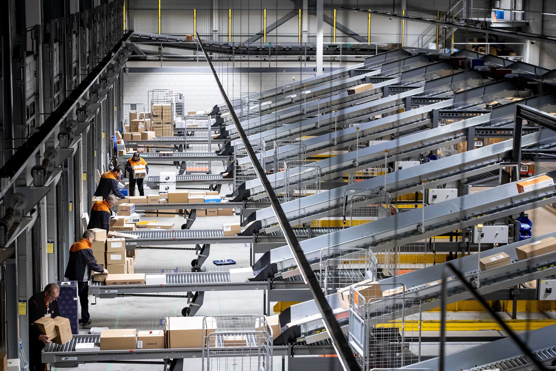 Fulltime pakketten bezorgen? ‘Te slopend’ - NRC