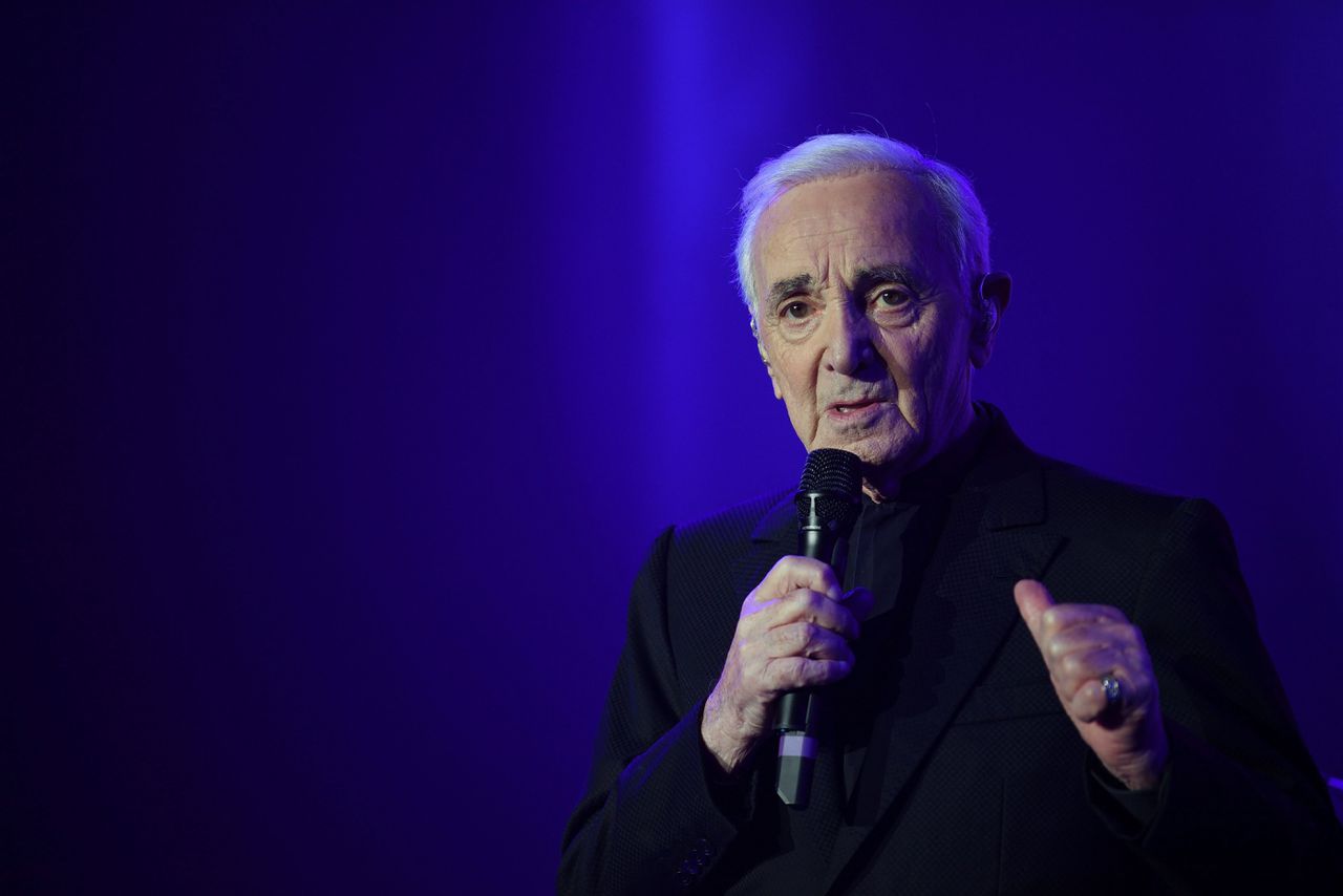 Charles Aznavour tijdens een concert in Parijs, eind vorig jaar.