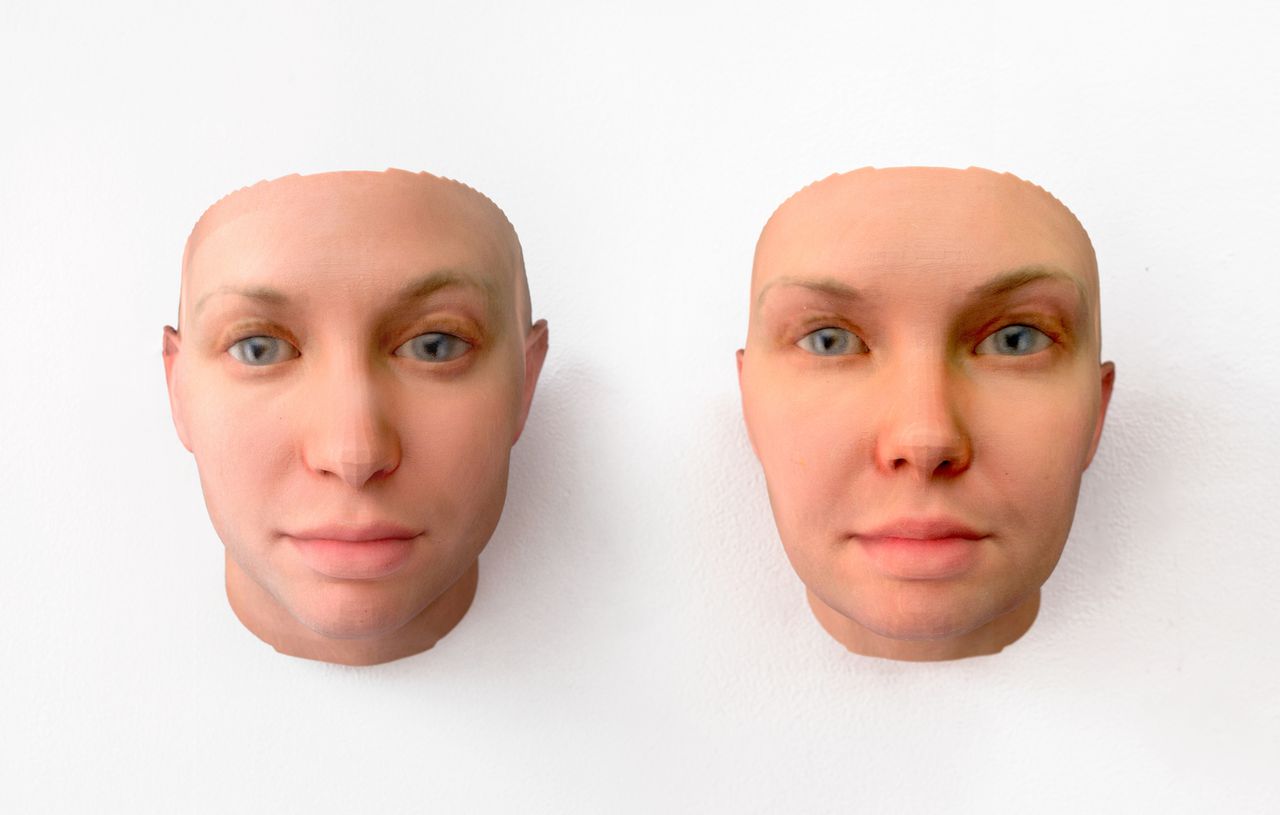 Heather Dewey-Hagborg maakte twee latex gezichten van Chelsea Manning. Die reconstrueerde ze aan de hand van haar DNA.