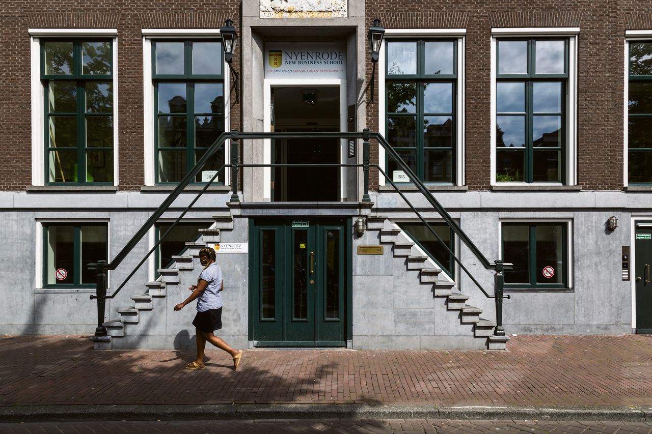 De Nyenrode New Business School aan de Amsterdamse Keizersgracht. „Het vertrouwen in de dagelijkse leiding is weg.”