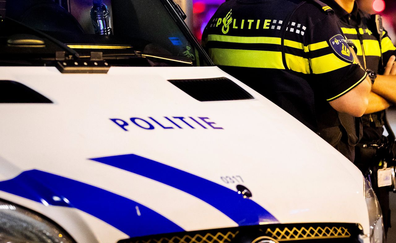 De politie Amsterdam is nog op zoek naar andere daders die een homostel belaagden.