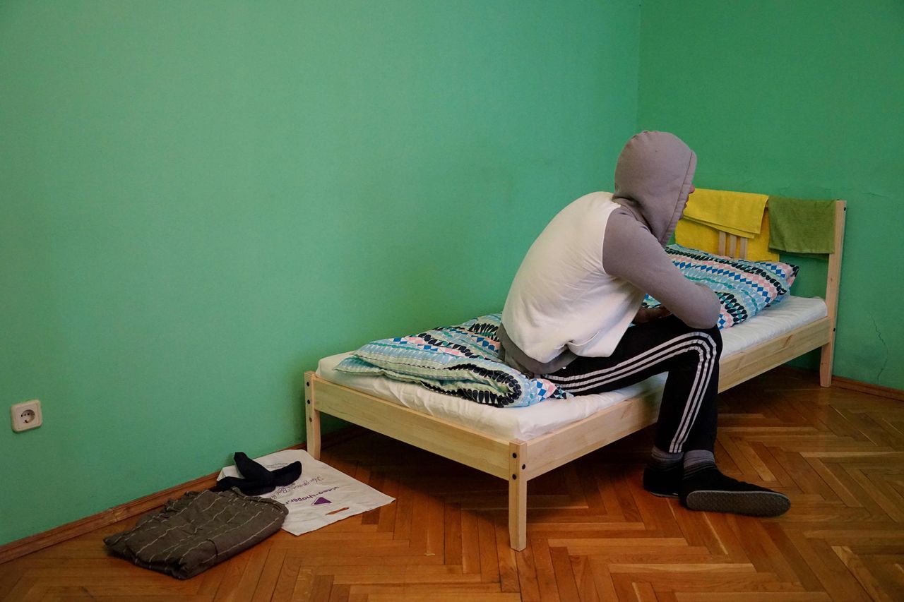 Een homoseksuele man die uit Tsjetsjenië naar Moskou is gevlucht.