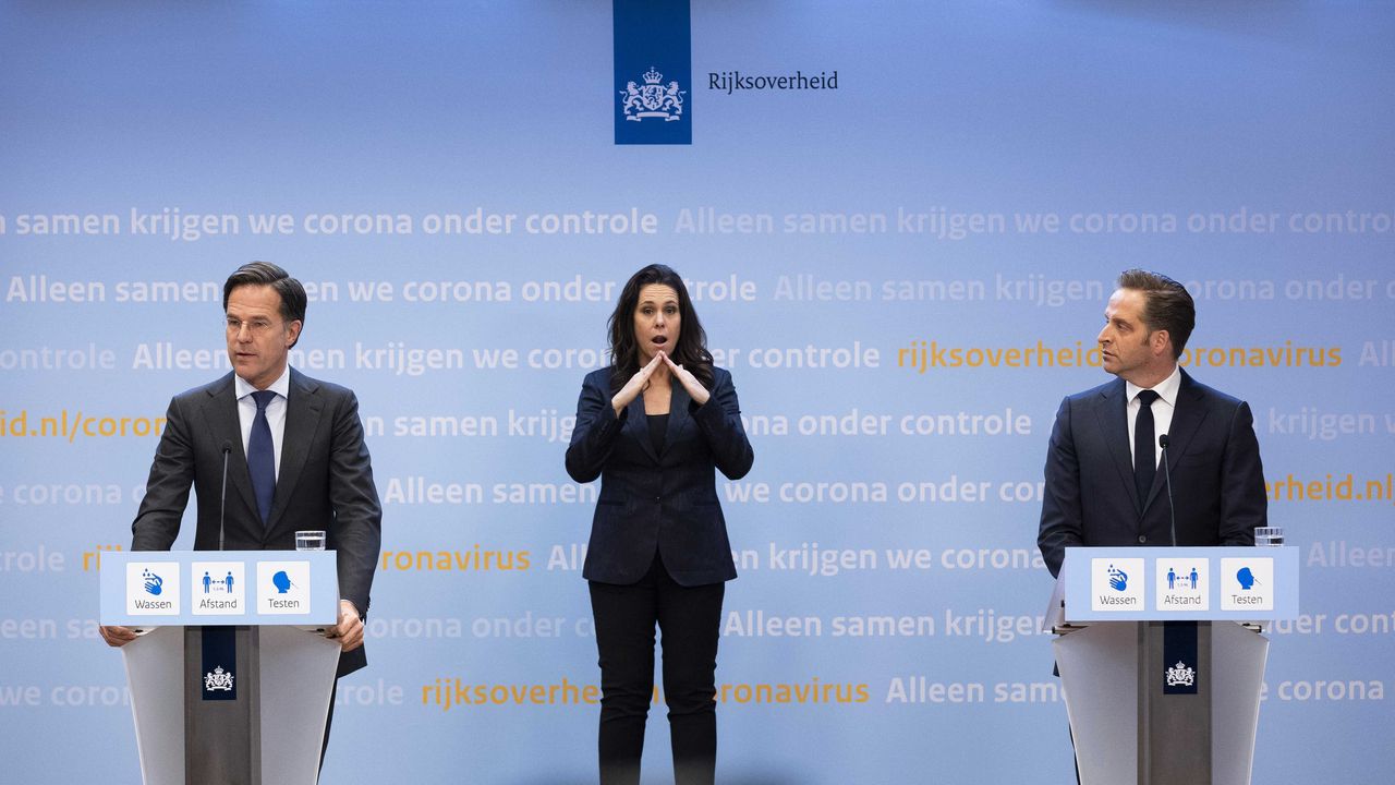 Demissionair premier Mark Rutte en demissionair minister Hugo de Jonge geven een toelichting op de coronamaatregelen in Nederland, 20 april