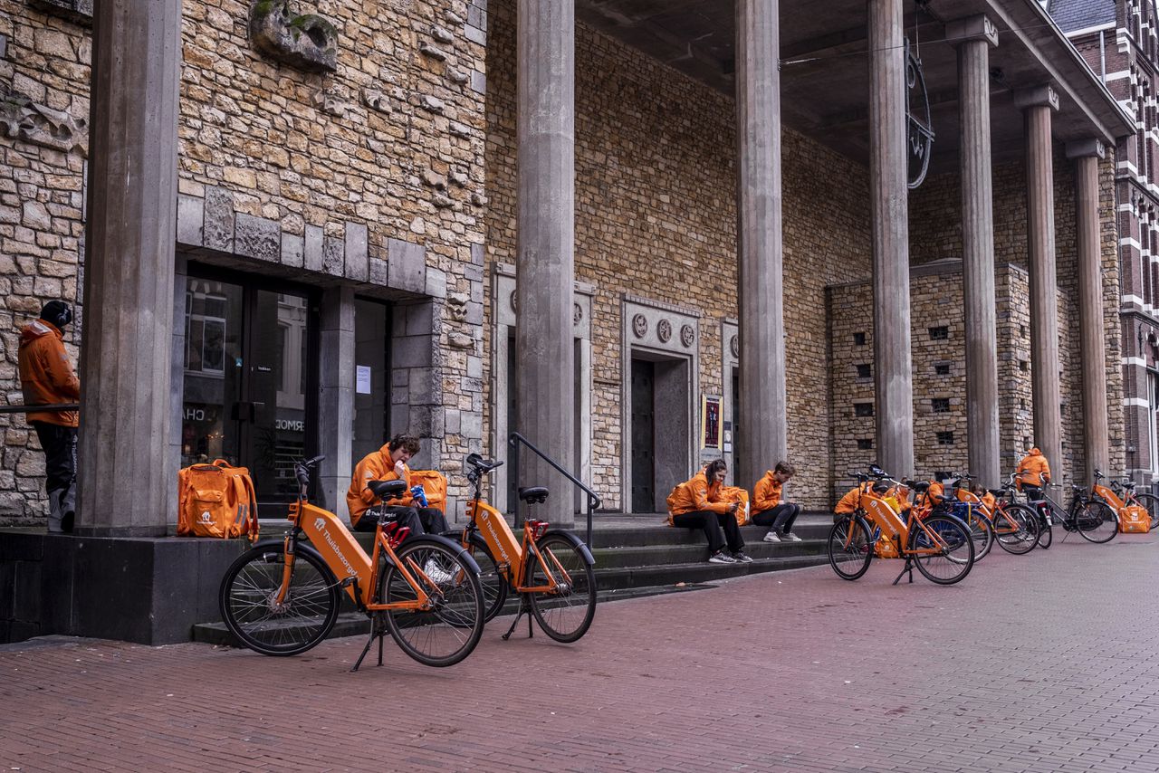Zonder blauwe hesjes, maar met Instagram wil de FNV fietskoeriers verenigen 