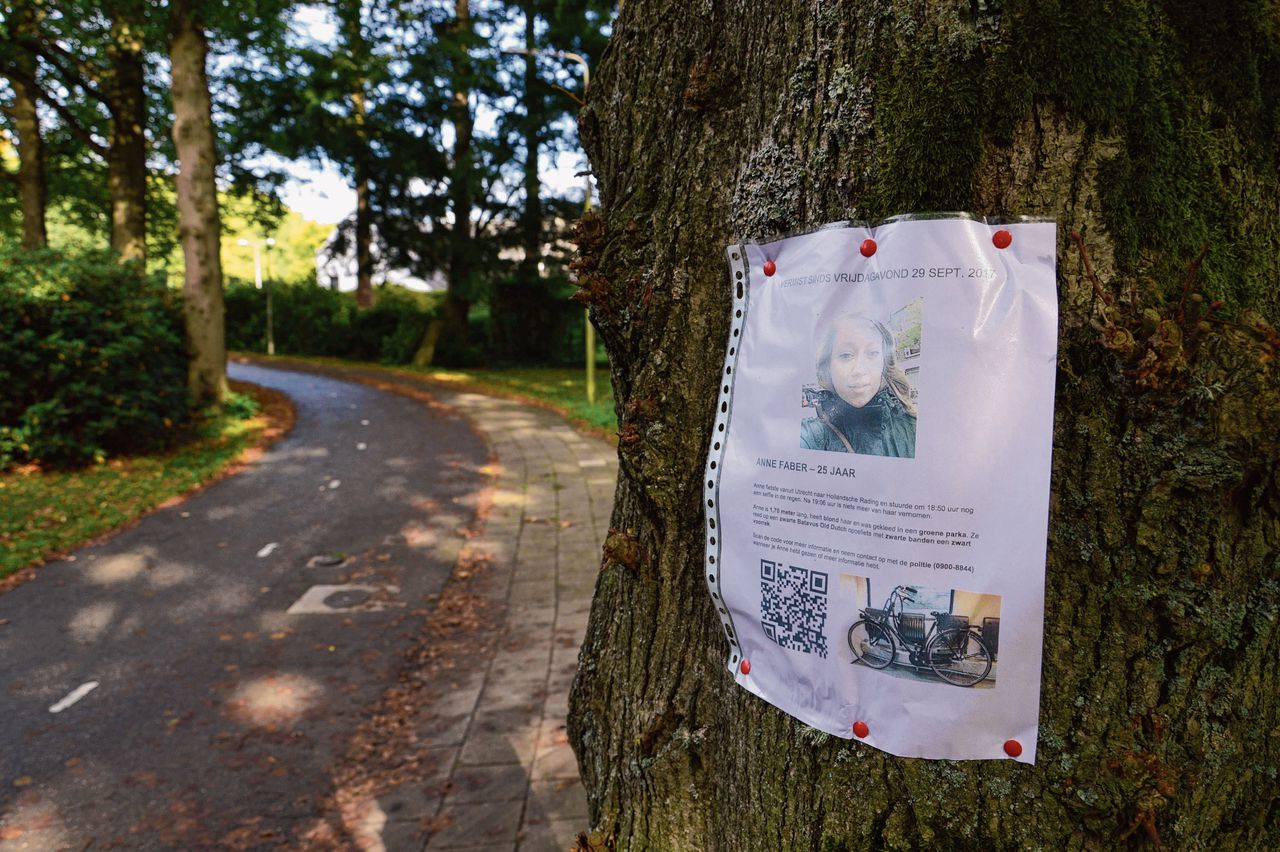 In de buurt van Paleis Soestdijk wordt gezocht naar de sinds vrijdag vermiste Anne Faber uit Utrecht.