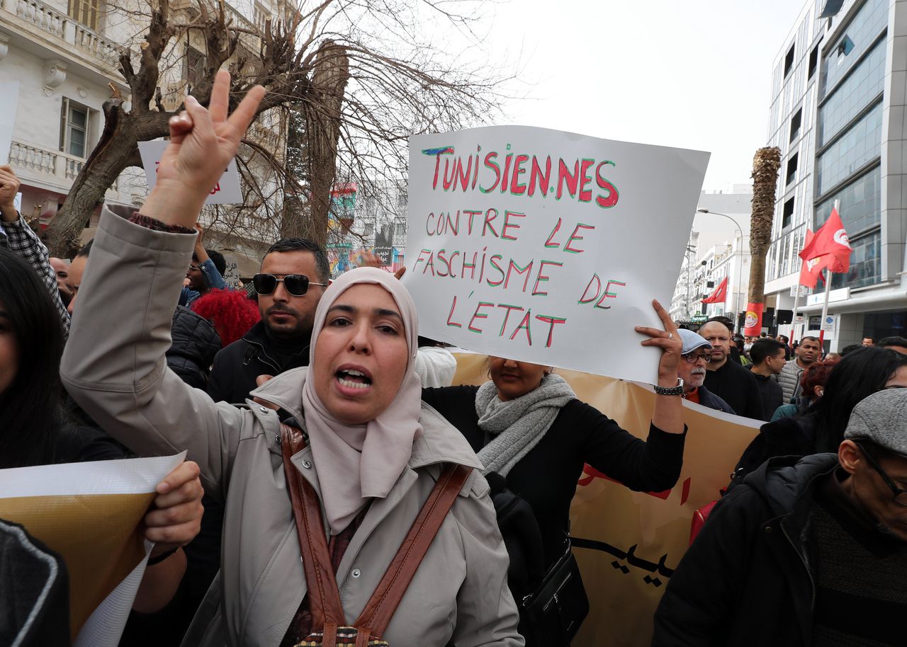 Klopjachten en brandstichting: hoe een omvolkingscomplot in Tunesië voet aan de grond krijgt 
