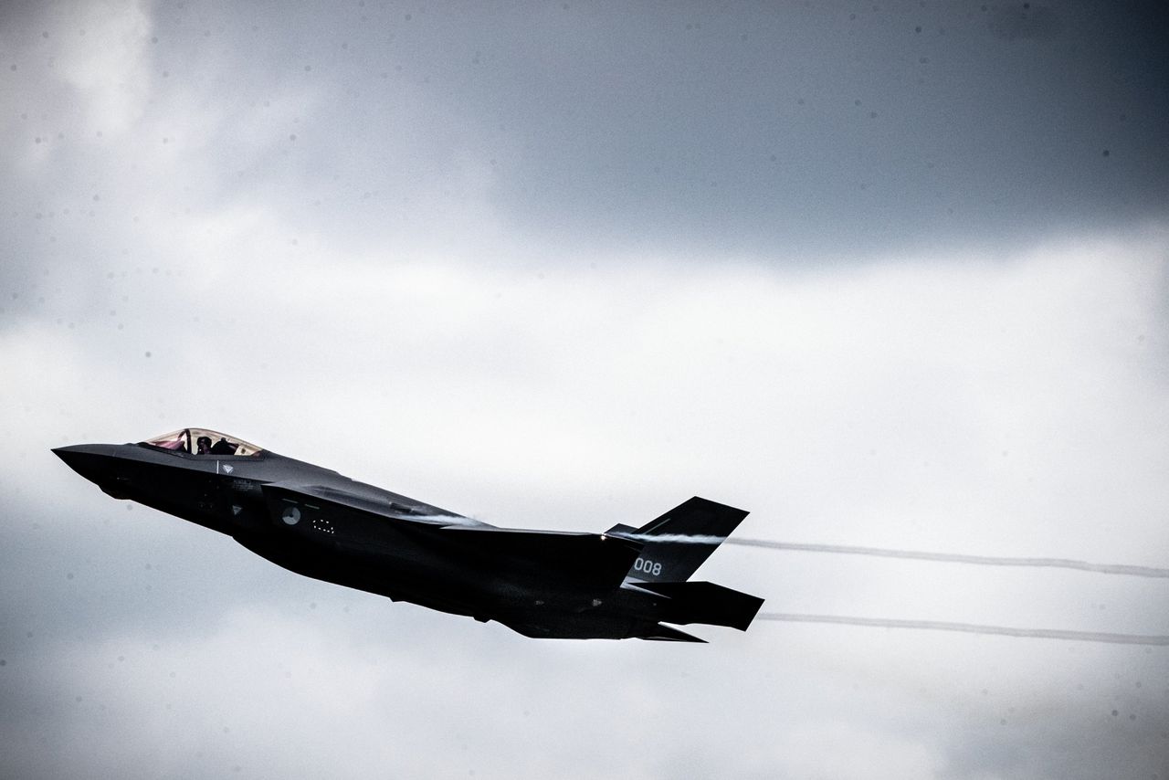 De eerste Nederlandse F-35, de Joint Strike Fighter, in actie tijdens de Luchtmachtdagen 2019 op vliegbasis Volkel.