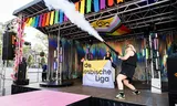 Straatfeest tijdens Pride Amsterdam 2024 bij de Stopera met de Lesbische Liga. 