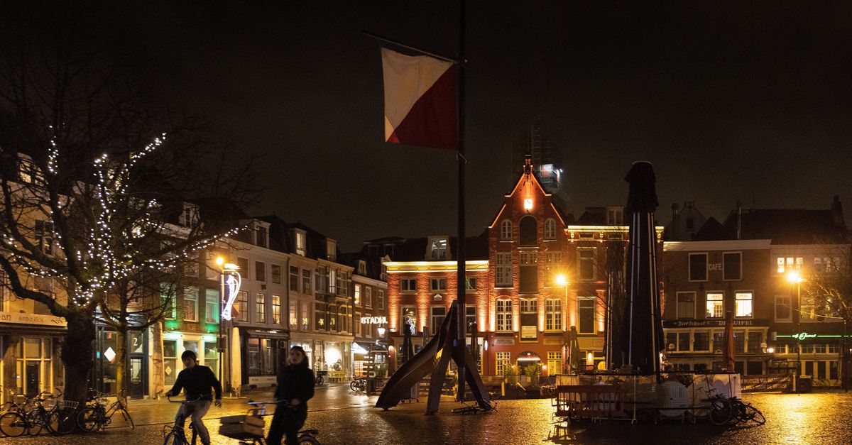 De avondklok jaagt ons naar huis - NRC