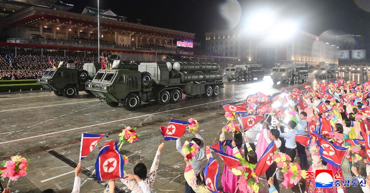 Met parade toont Noord-Korea zijn militaire en diplomatieke macht