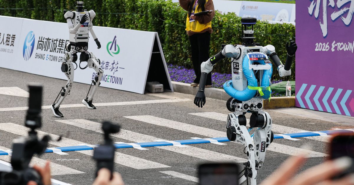Robot ‘Lightning’ loopt bij een halve marathon in Beijing een ‘wereldrecord’
