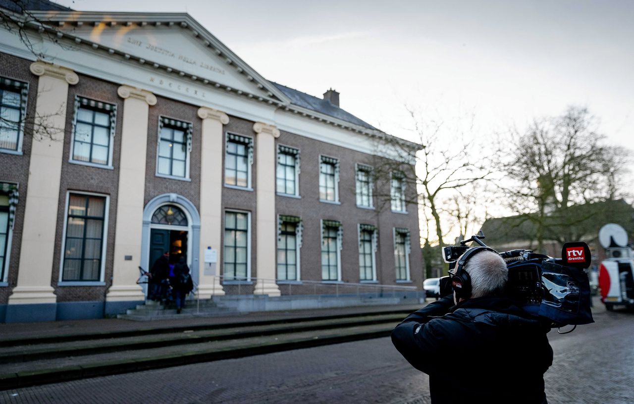 Media bij de rechtbank in Assen voor een eerdere pro-formazitting, half januari.