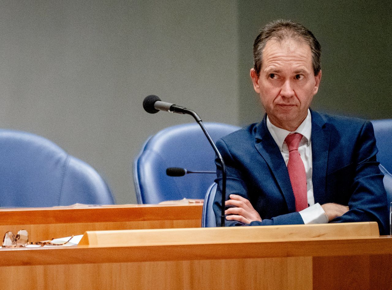 Lower House wants stricter rules for employment agencies, but also requires all kinds of exceptions