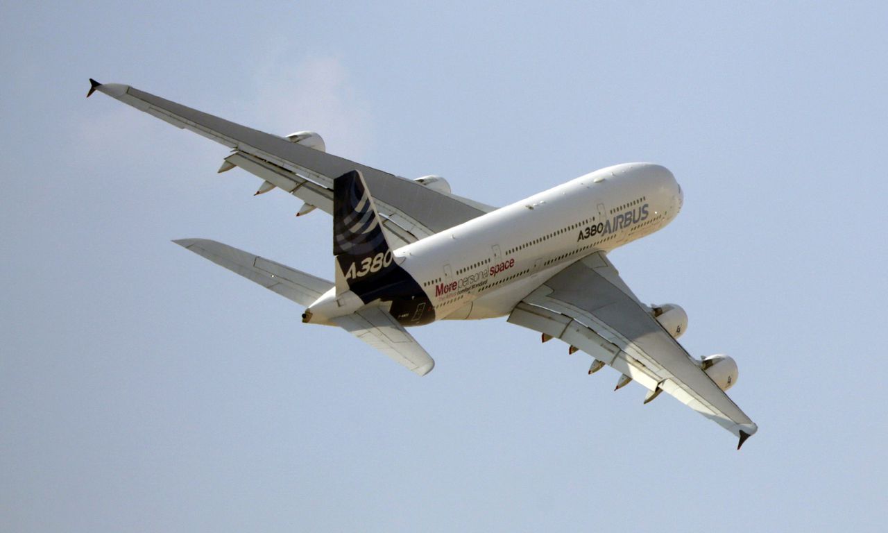 An Airbus A380 aircraft, manufactured by a unit of European Aeronautic, Defence & Space Co. (EADS), is seen performing an air display at the 13th Dubai Airshow at Dubai World Central (DWC) in Dubai, United Arab Emirates, on Monday, Nov. 18, 2013. The 13th edition of the biennial 2013 Dubai Airshow, the Middle East's leading aerospace event organized by F&E Aerospace. Photographer: Jason Alden/Bloomberg