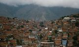 Met voedselpakket en vaderlandskaart wordt de Venezolaan koest gehouden