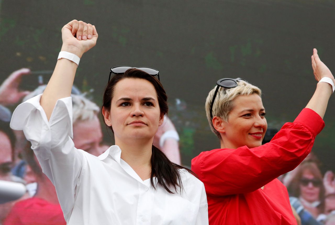 Svetlana Tichanovskaja (links) en activiste en protestleider Maria Kolesnikova tijdens een bijeenkomst in Minsk in juli. Kolesnikova werd in september gearresteerd.
