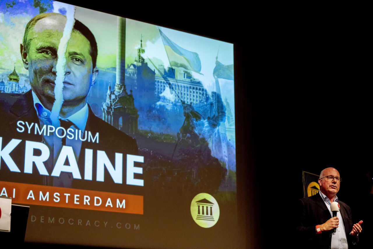 John Laughland tijdens een symposium van Forum voor Democratie over de oorlog in Oekraine.