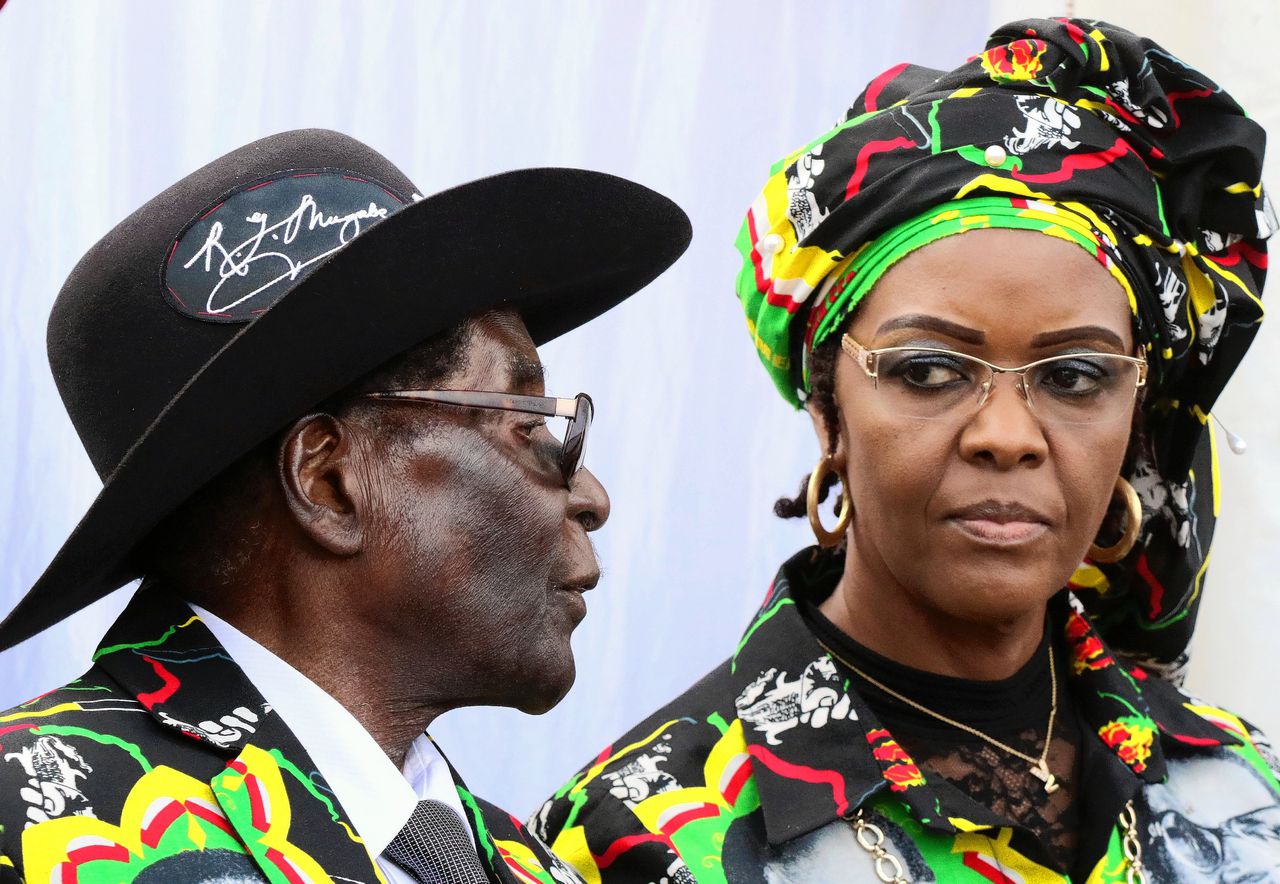 ‘Gucci’ Grace Mugabe neemt het op tegen de generaals 