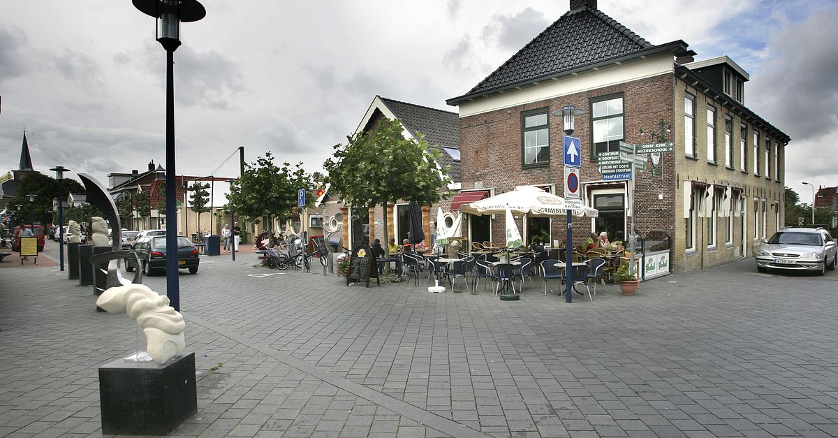 Een paar gekken hielpen dorp erbovenop