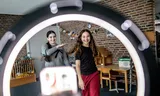 De zussen Ariana en Amelia maken een dansfilmpje voor hun TikTok-account. 