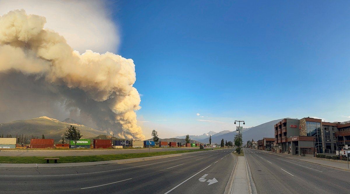 Canadese bosbrand legt historisch dorp in de as, ook Nederlanders geëvacueerd 