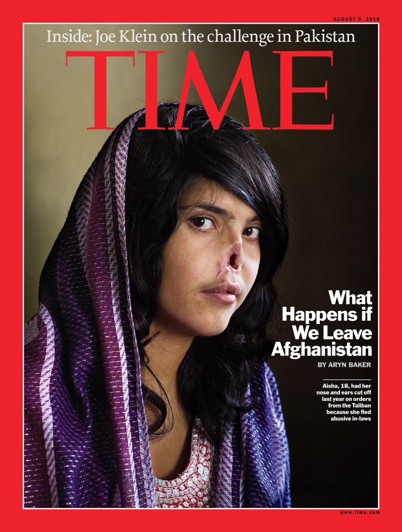 Aisha Bibi op de omslag van Time, dat suggereert dat zij is verminkt door Talibaan. Rechts Aisha Bibi in oktober 2010 met kunstneus. Foto Wire Image This image provided by Time magazine shows the cover of the Aug. 9, 2010 issue, with a photo of Aisha, an 18-year-old Afghan woman. Aisha's nose and ears were cut off in 2009, under orders from a local Taliban commander acting as a judge, as punishment for fleeing her husband's home. (AP Photo/Institute for Time Magaizne, Jodi Bieber) MANDATORY CREDIT: JODI BIEBER - INSTITUTE FOR TIME; NO SALES; MAGAZINES OUT