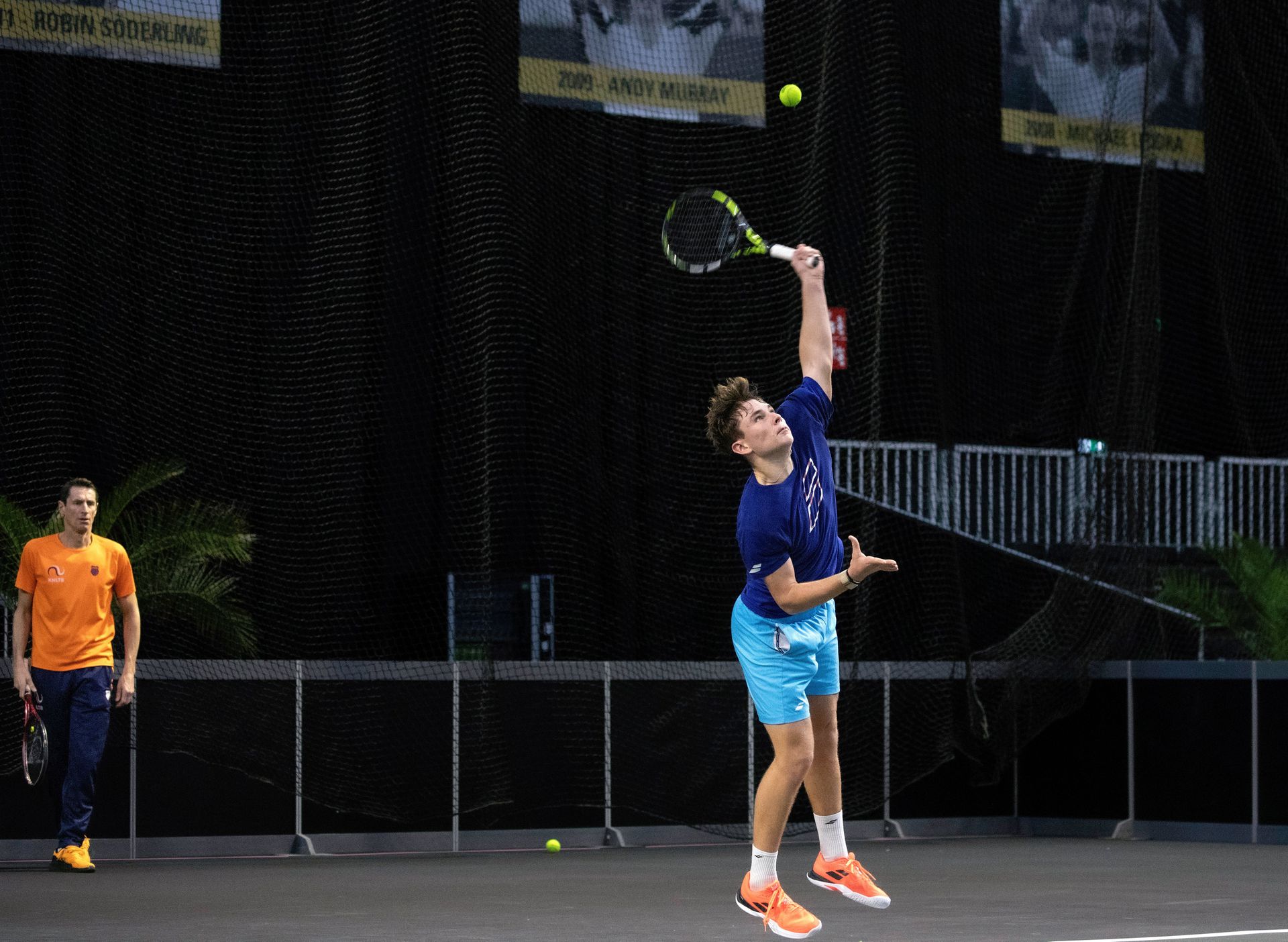 Mees Röttgering (17) is ’s werelds beste juniorentennisser. Maar nu ...