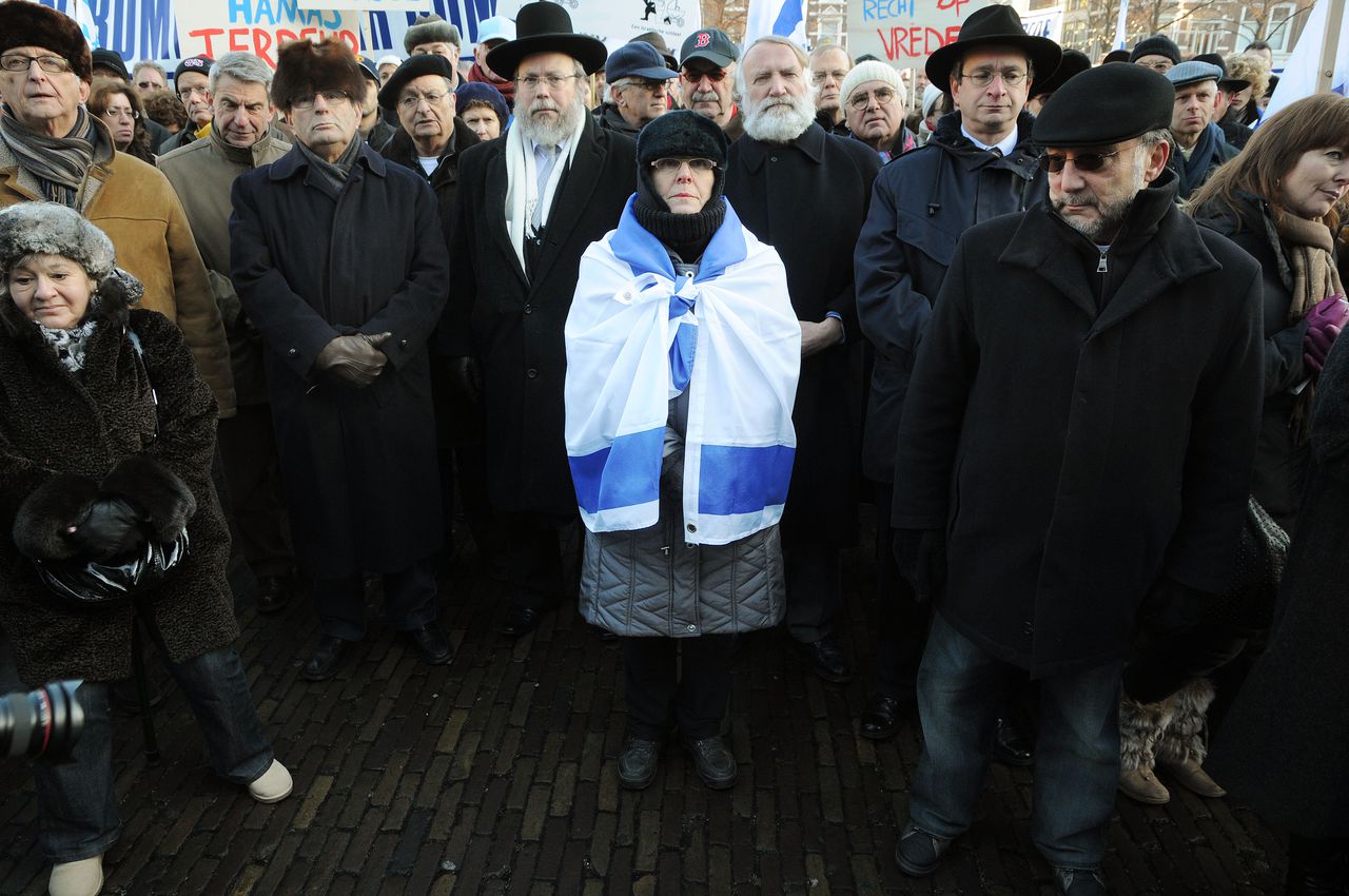 Den Haag : 9.1.2009 Spoeddebat over Gazastrook. Pro-Israel protest voor Tweede Kamergebouw.