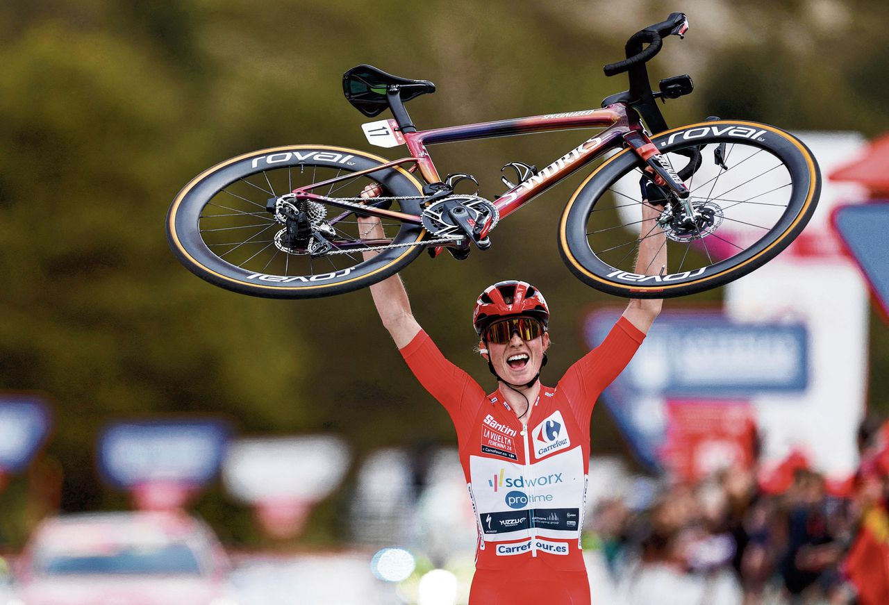 Vollering wint Vuelta na tegenvallend voorjaar 