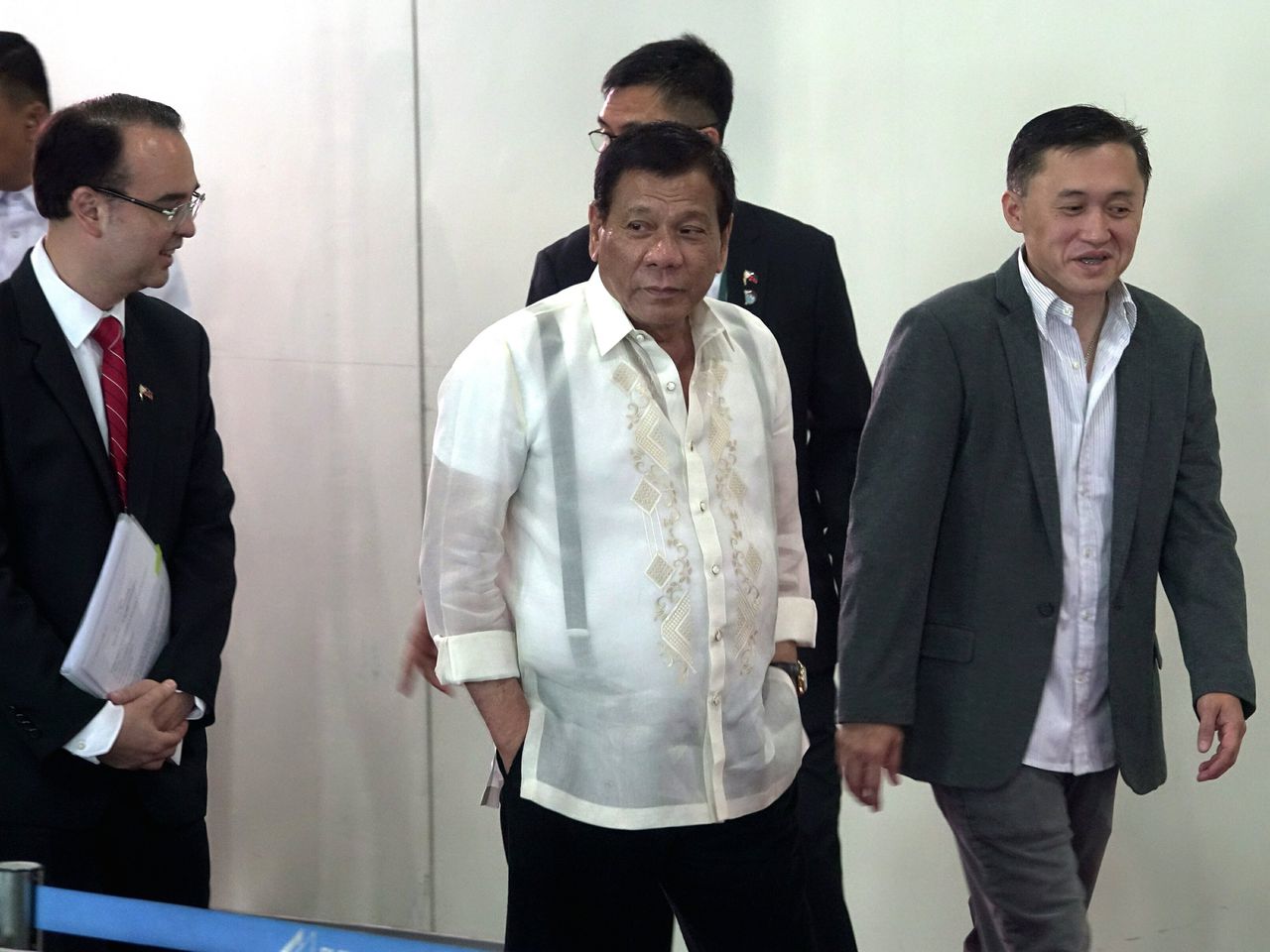 Rodrigo Duterte op het vliegveld van Davao, afgelopen maandag.