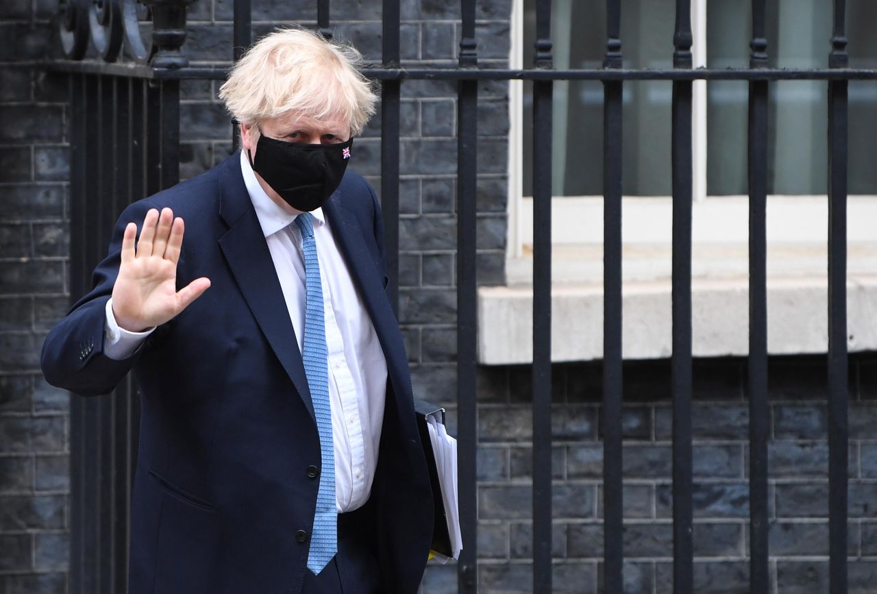 De Britse premier Boris Johnson heeft excuses aangeboden voor de dood van tien onschuldige mensen in 1971.