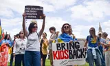 In juni van dit jaar was in Londen een protestmars waarbij geëist werd dat Rusland ontvoerde kinderen naar Oekraïne en hun ouders laat terugkeren. Foto Valcic/SOPA Images/Shutterstock  