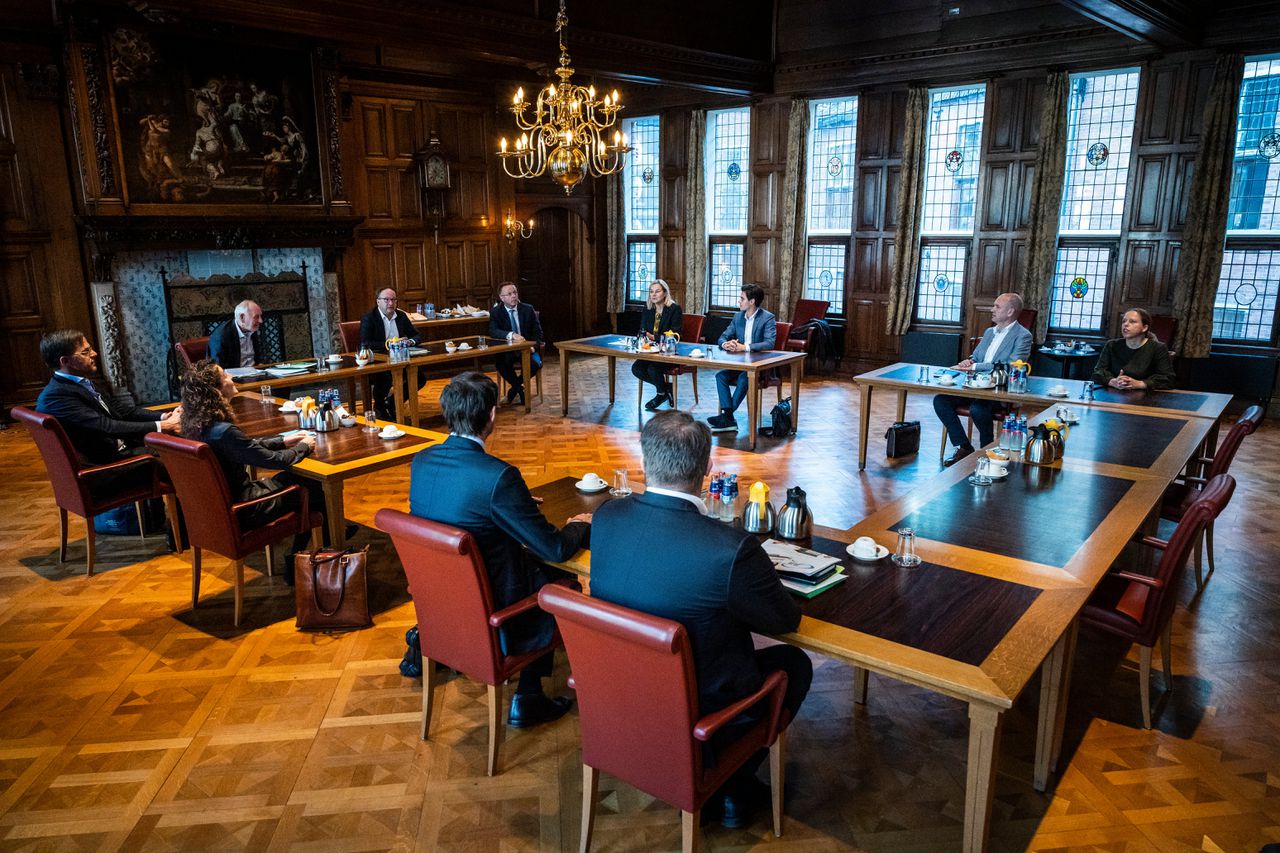 Haagse formatiepolitici in gesprek met Groningse gedupeerden 