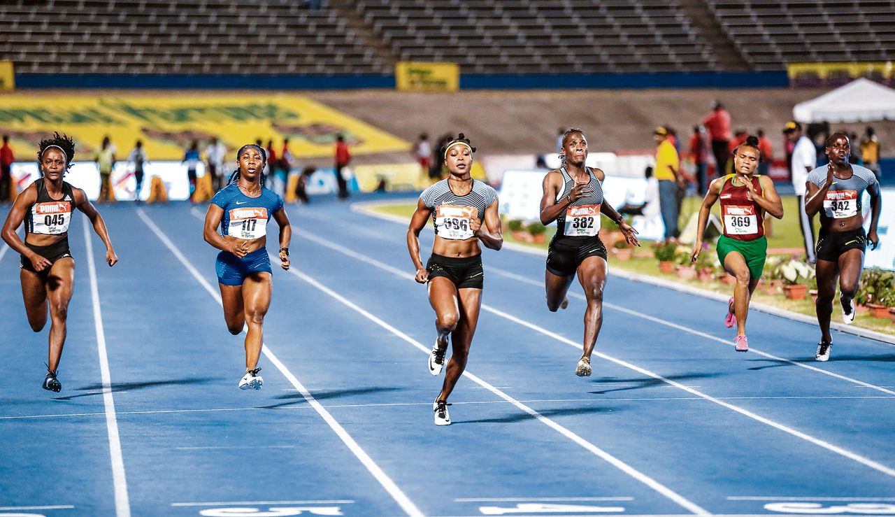Elaine Thompson (996) is iedereen, inclusief Shelly-Ann Fraser-Price (117), te snel af bij de olympische trials in Jamaica, een maand geleden.